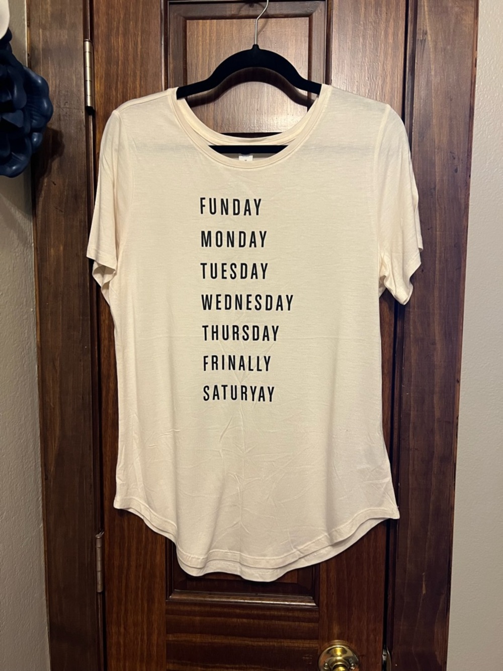 Old Navy Cream Short-Sleeve Tee with Black Weekday Print